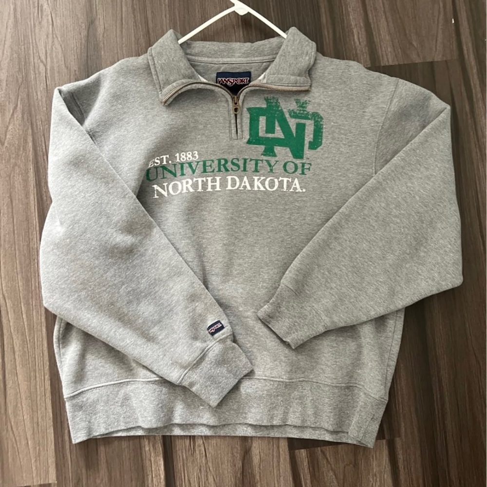 UND sweatshirt